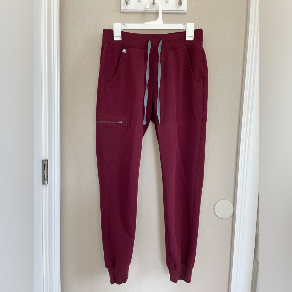 S burgundy Figs Zamora jogger scrub bottoms